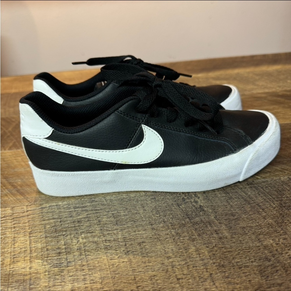 (WMNS) Nike Court Royale AC 'Black White' AO2810-001 Size 5.5 - Picture 2 of 7